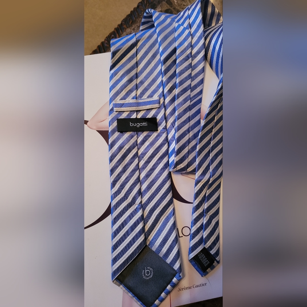 Bugatti tie